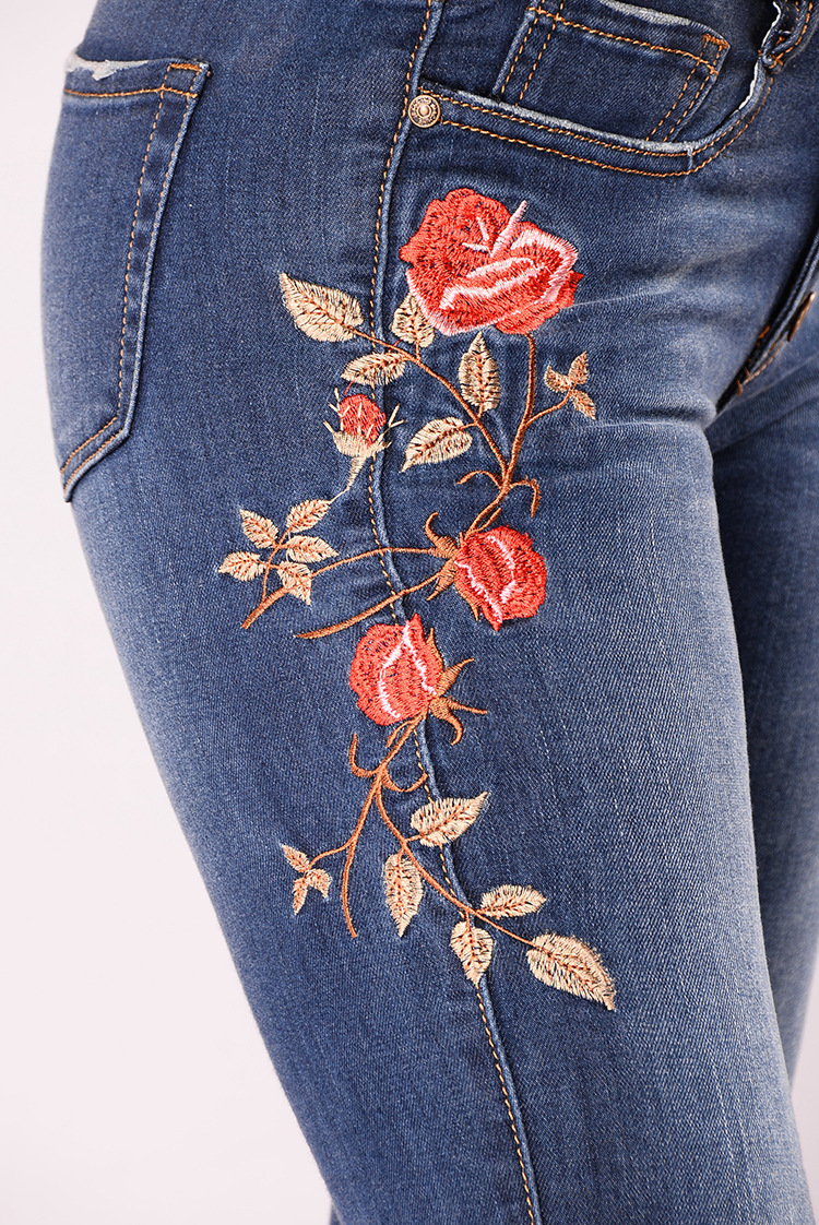 SZ60118 Womens Rose Embroidered Ripped Denim Skinny Jeans With Pocket